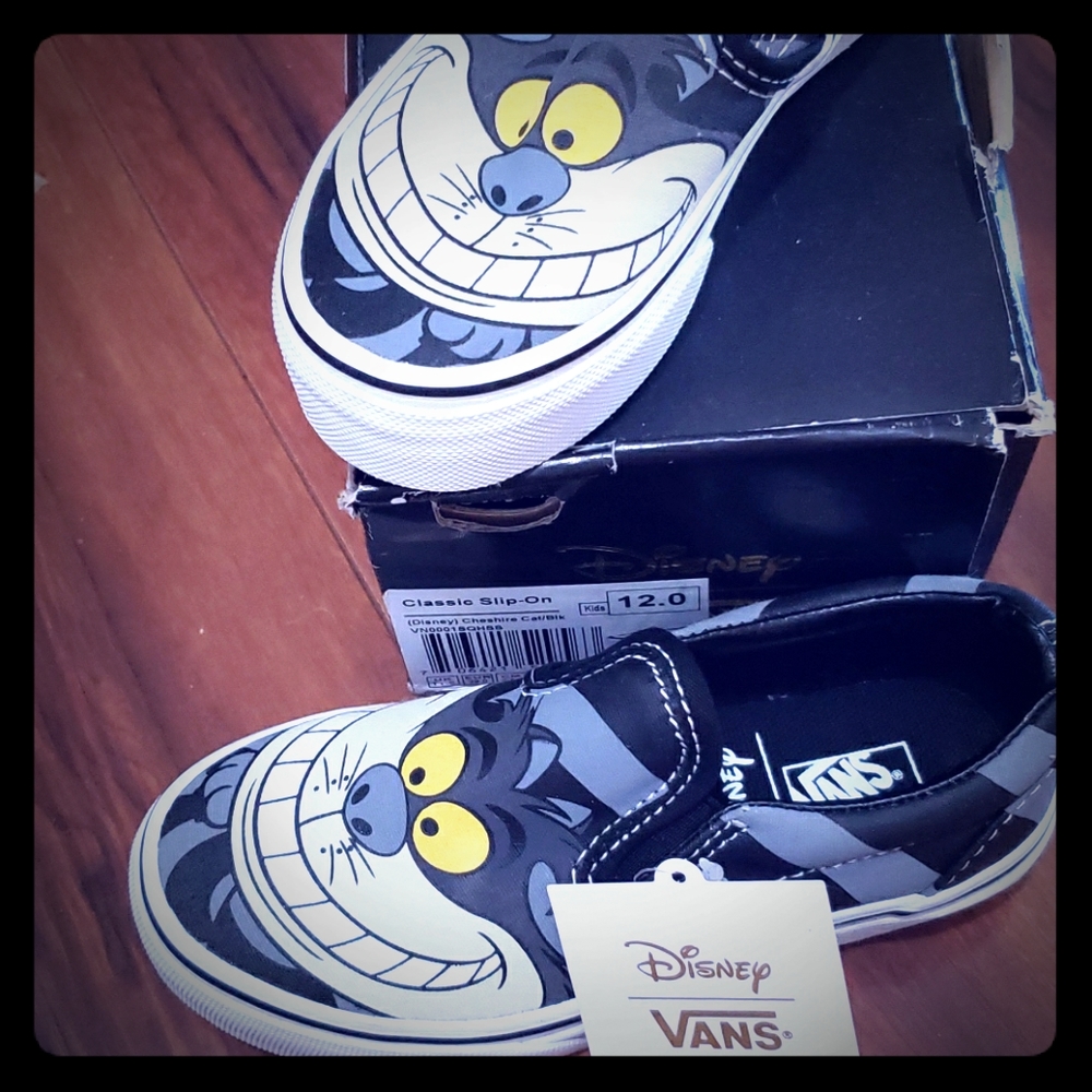 Disney VANS Cheshire Cat NIB size 12